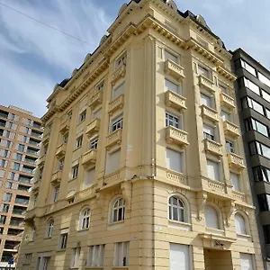 Appartement Uniek Op De Zeedijk Met Parking, Ostende